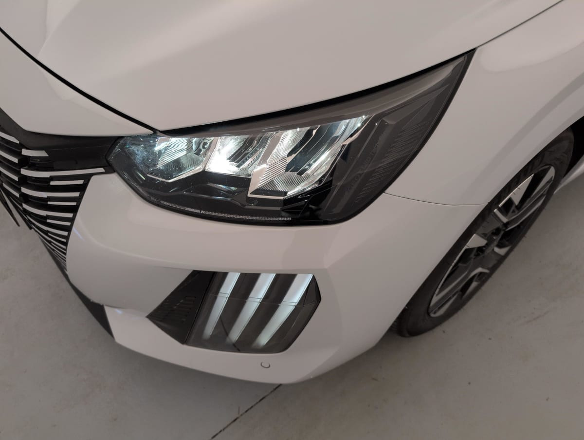 Vente en ligne Peugeot 208 Hybrid 110 ch e-DCS6 Allure au prix de 21 290 €
