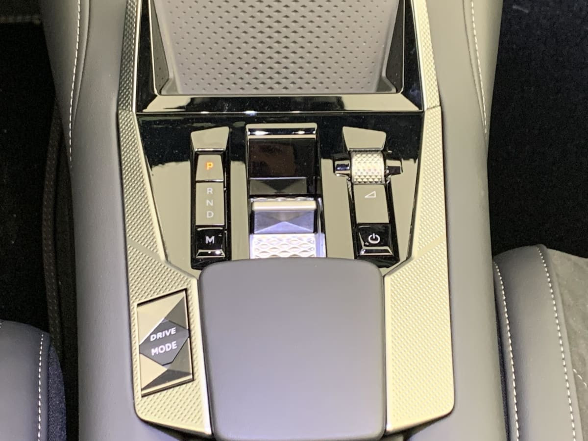 Vente en ligne Ds DS4 Hybride 145 e-DCT6 Etoile - Alcantara au prix de 32 950 €