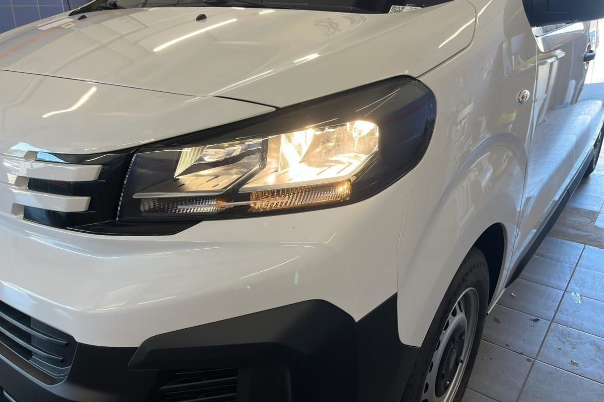 Vente en ligne Peugeot Expert M DIESEL 120 CH MANUELLE au prix de 26 710 €