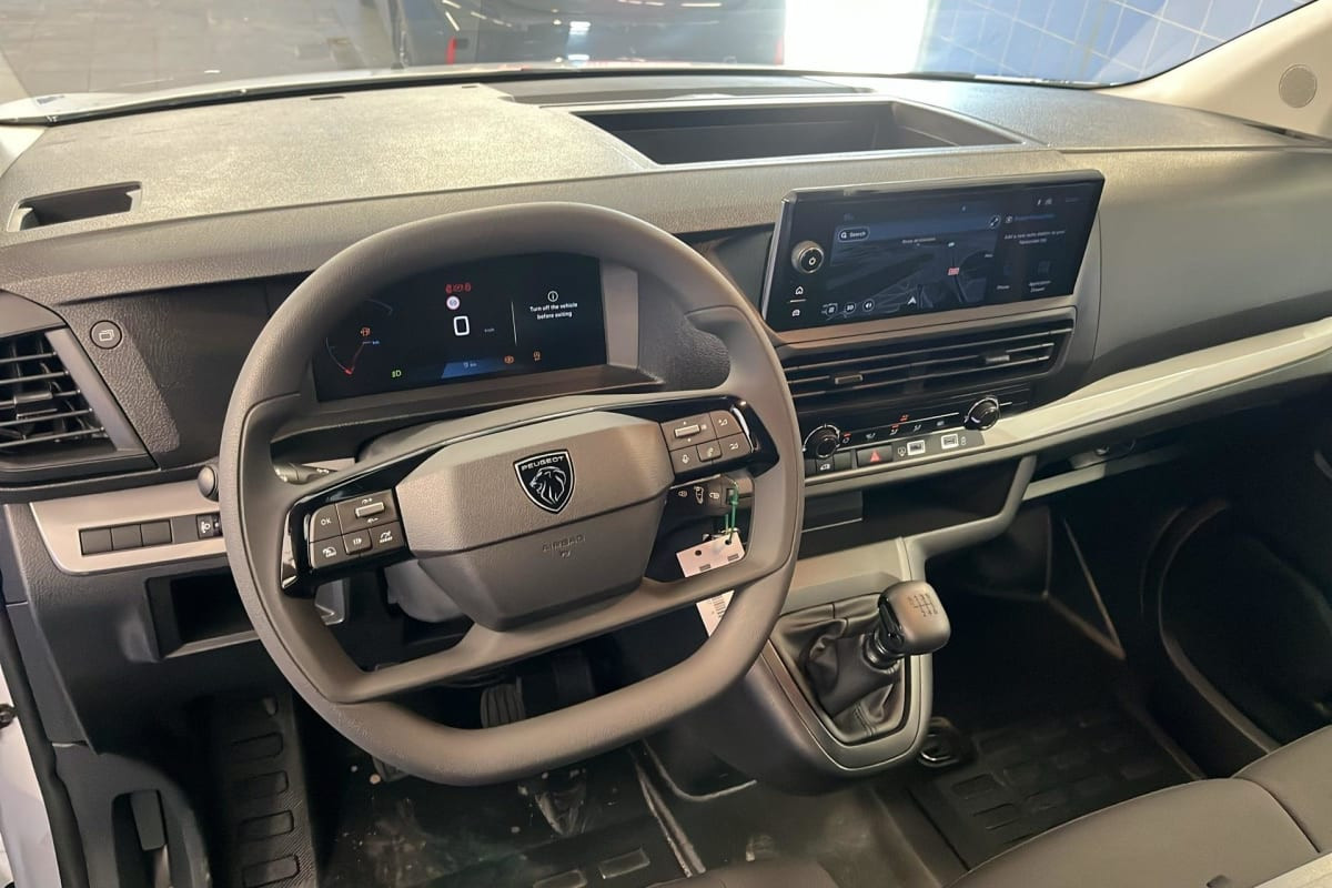 Vente en ligne Peugeot Expert M DIESEL 120 CH MANUELLE au prix de 26 710 €