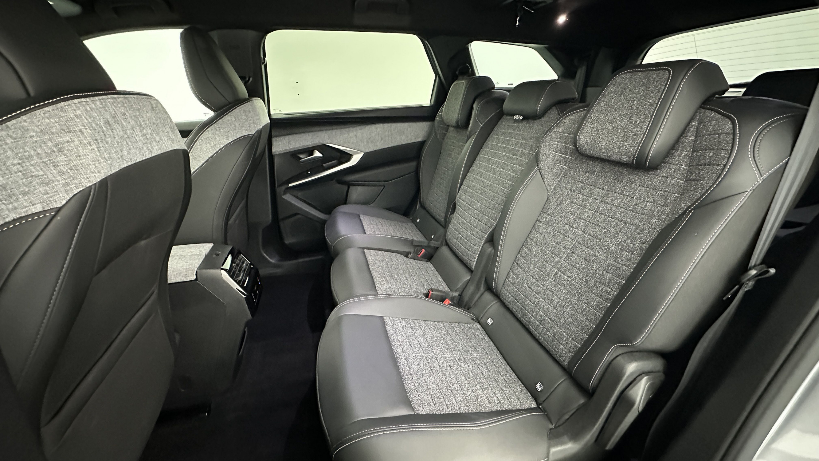 Vente en ligne Peugeot 5008 5008 III 1.2 Hybrid 145ch Allure e-DCS6 au prix de 30 910 €