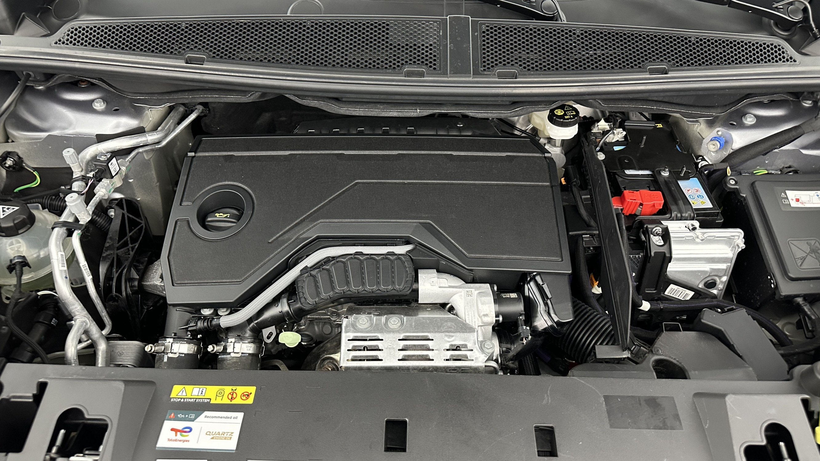 Vente en ligne Peugeot 5008 5008 III 1.2 Hybrid 145ch Allure e-DCS6 au prix de 30 910 €