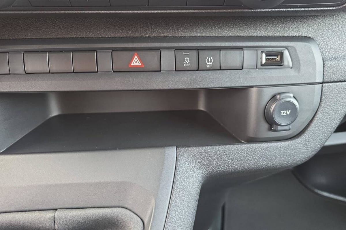 Vente en ligne Citroën Jumpy Fourgon JUMPY CAB APPROFONDIE XL BLUEHDI 145 S S BVM6 au prix de 30 420 €