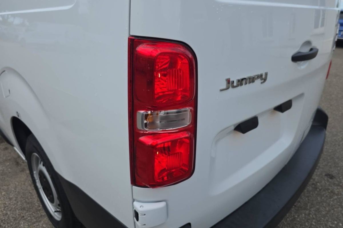 Vente en ligne Citroën Jumpy Fourgon JUMPY CAB APPROFONDIE XL BLUEHDI 145 S S BVM6 au prix de 30 420 €
