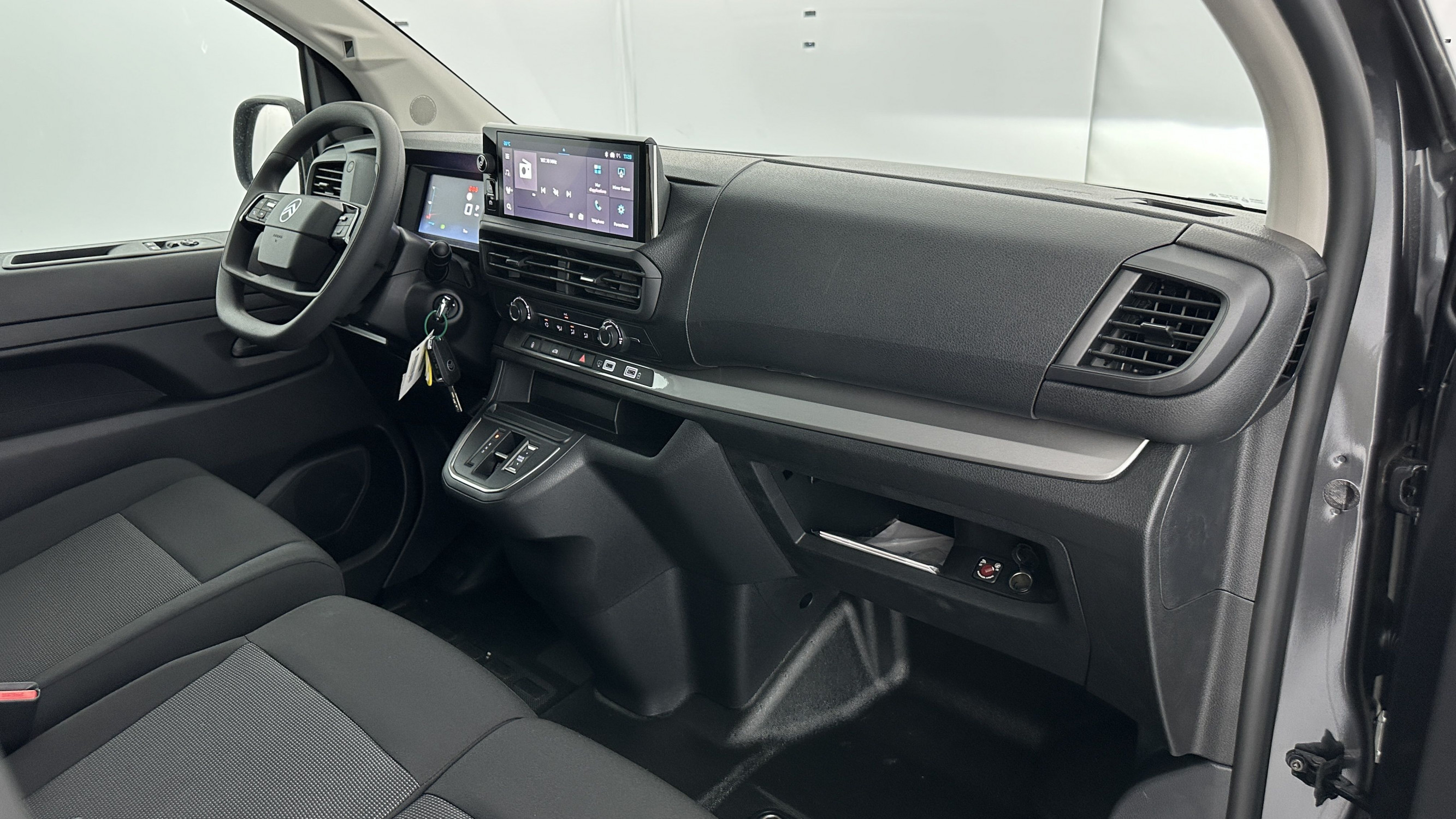 Vente en ligne Citroën Jumpy Fourgon JUMPY M 2.2 BlueHDi 180ch EAT8 au prix de 31 880 €