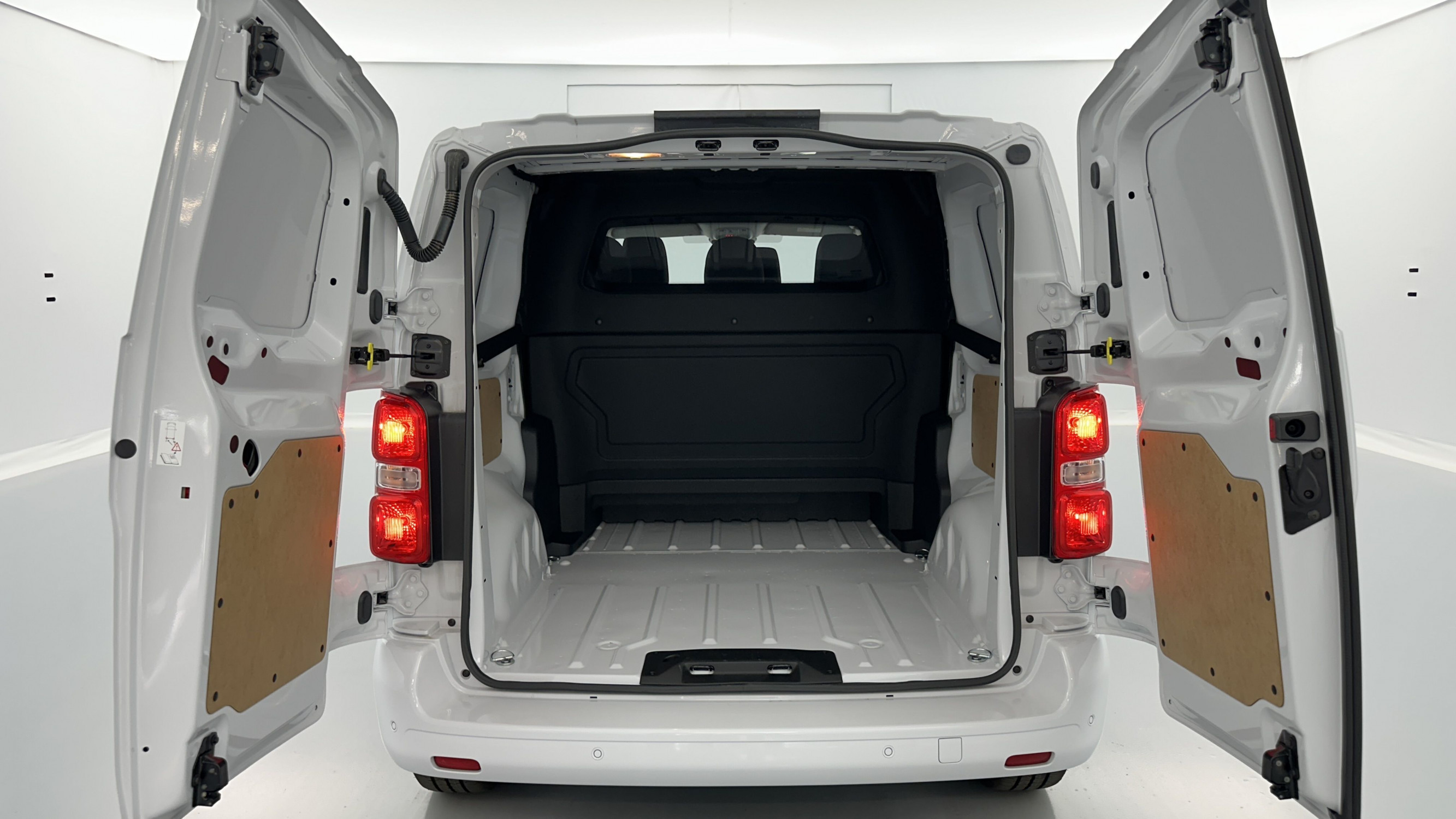 Vente en ligne Citroën Jumpy Fourgon JUMPY CA M 2.2 BlueHDi 180ch EAT8 au prix de 36 680 €