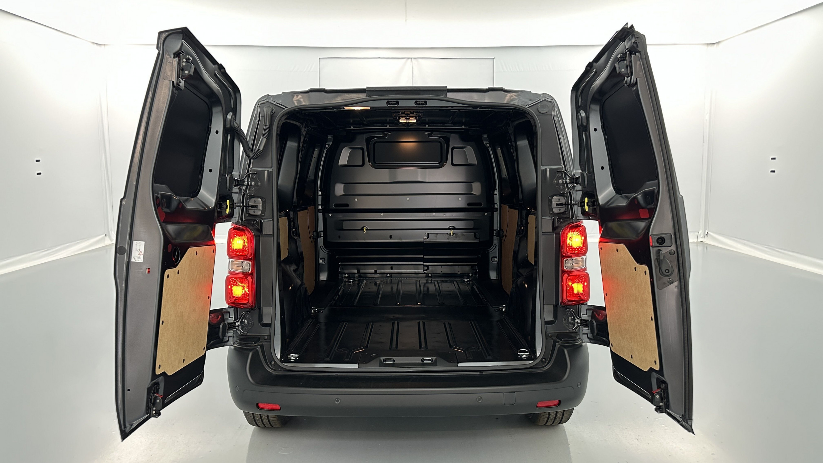 Vente en ligne Citroën Jumpy Fourgon JUMPY M 2.2 BlueHDi 180ch EAT8 au prix de 31 880 €