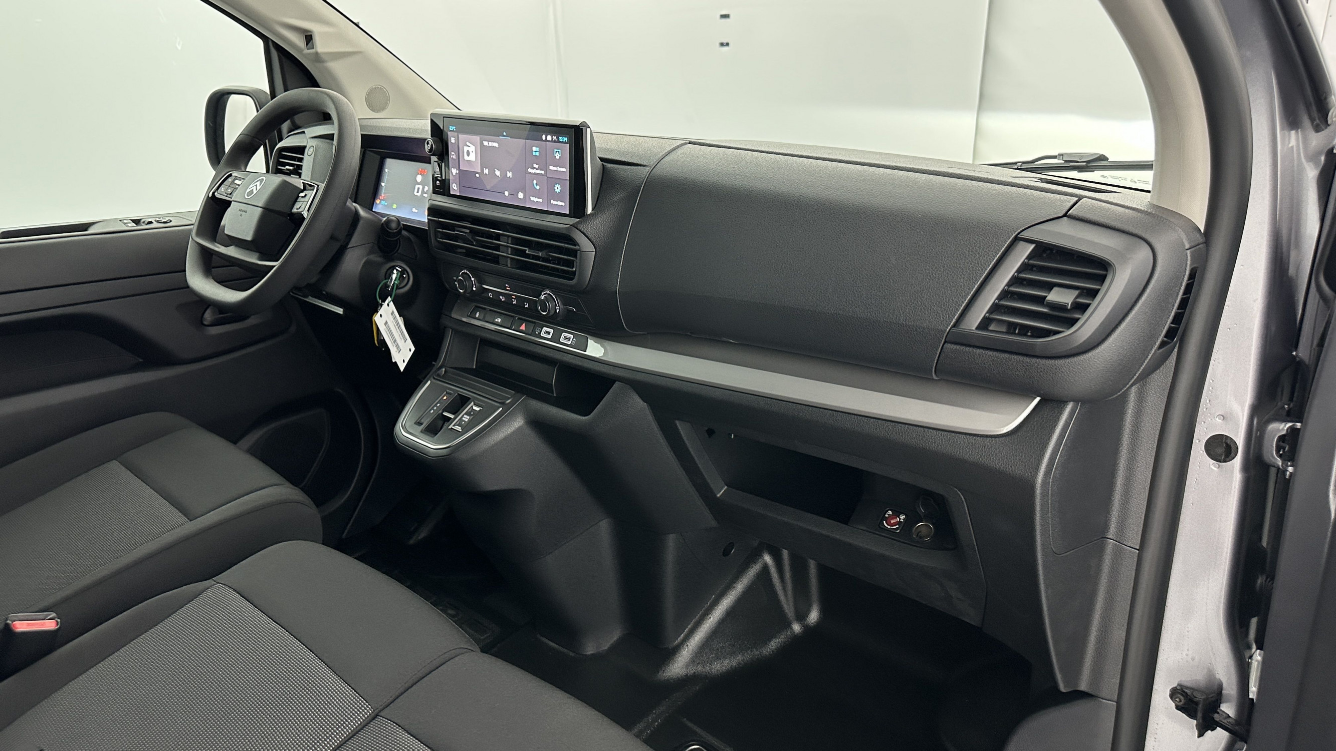 Vente en ligne Citroën Jumpy Fourgon JUMPY M 2.2 BlueHDi 180ch EAT8 au prix de 31 880 €