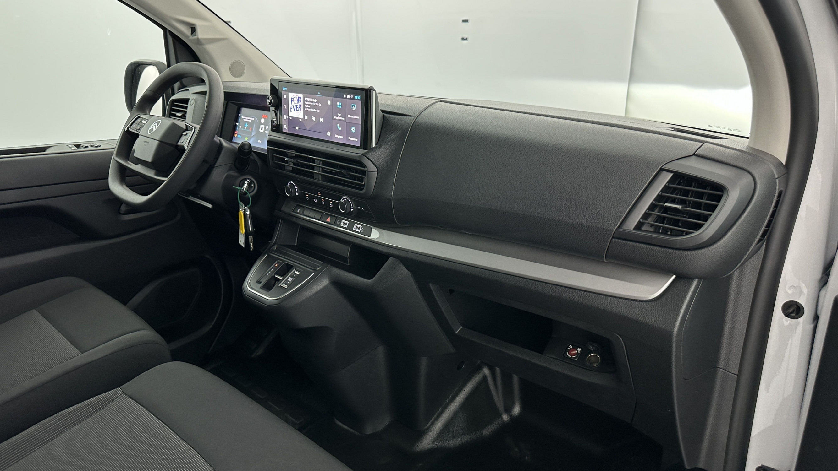 Vente en ligne Citroën Jumpy Fourgon JUMPY CA M 2.2 BlueHDi 180ch EAT8 au prix de 36 680 €