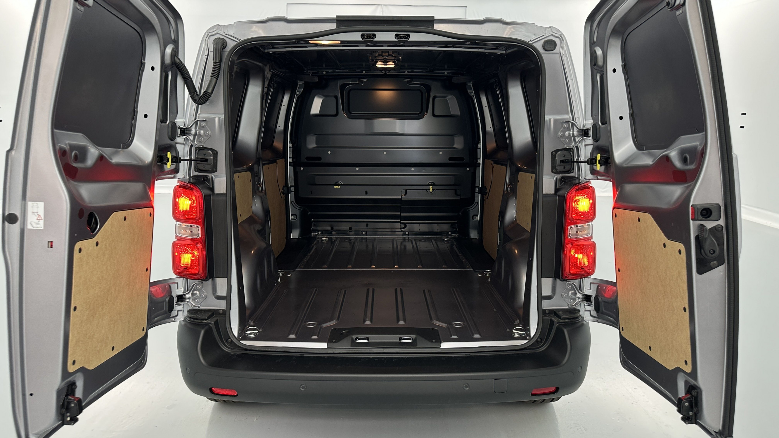Vente en ligne Citroën Jumpy Fourgon JUMPY M 2.2 BlueHDi 180ch EAT8 au prix de 31 880 €
