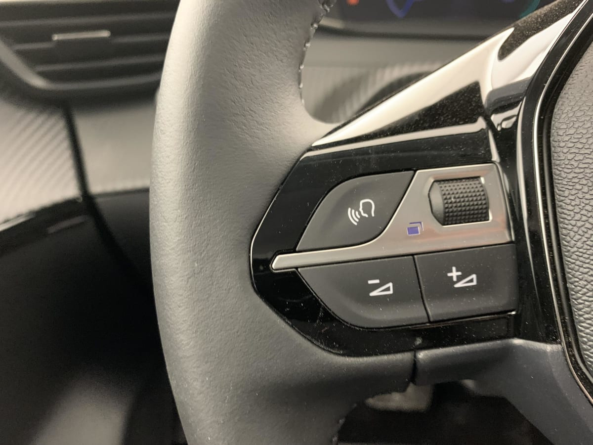 Vente en ligne Peugeot 208 Hybrid 110 ch e-DCS6 Allure au prix de 21 620 €