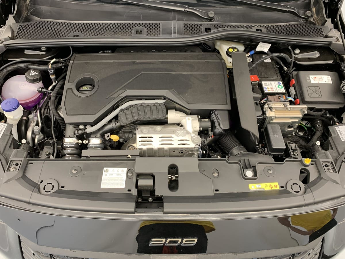 Vente en ligne Peugeot 208 Hybrid 110 ch e-DCS6 Allure au prix de 21 620 €