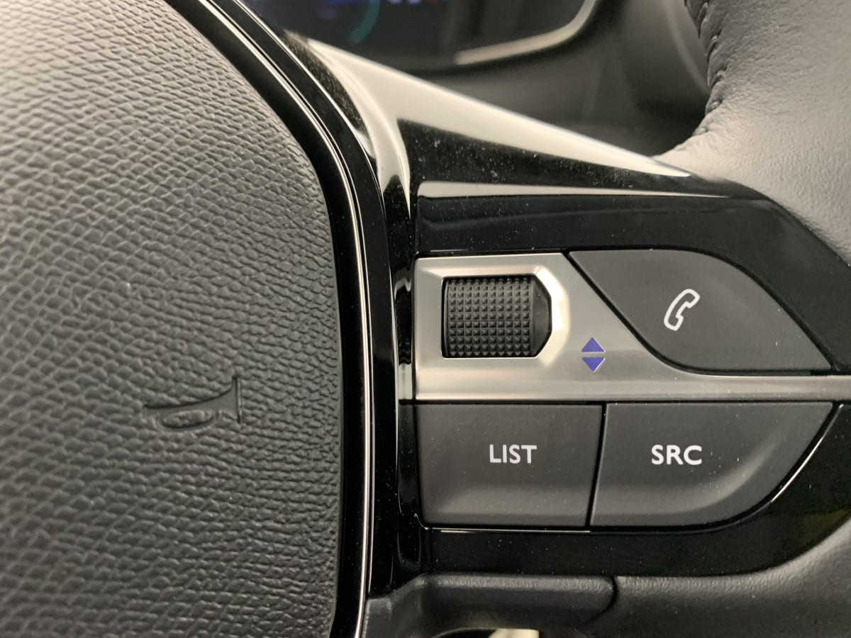 Vente en ligne Peugeot 208 Hybrid 110 ch e-DCS6 Allure au prix de 21 620 €