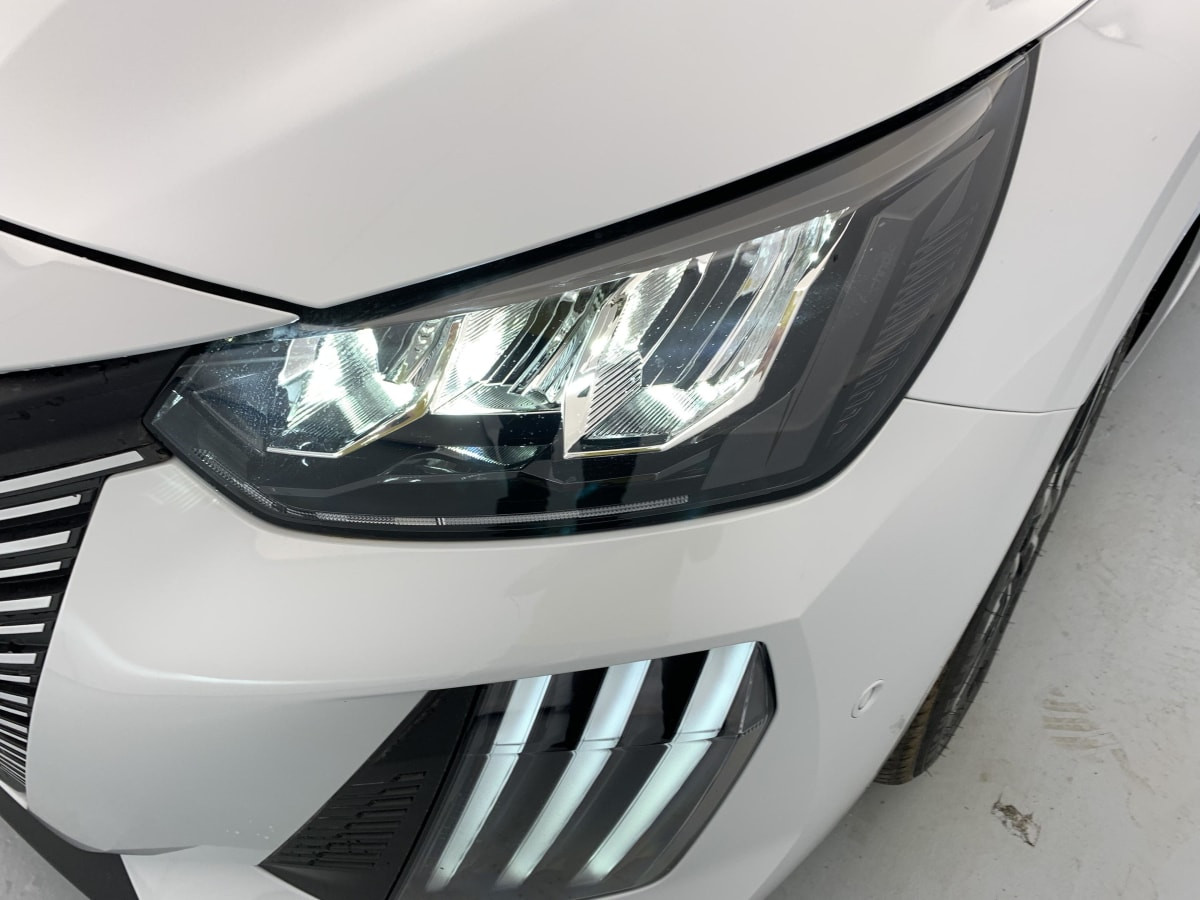 Vente en ligne Peugeot 208 Hybrid 110 ch e-DCS6 Allure au prix de 21 620 €