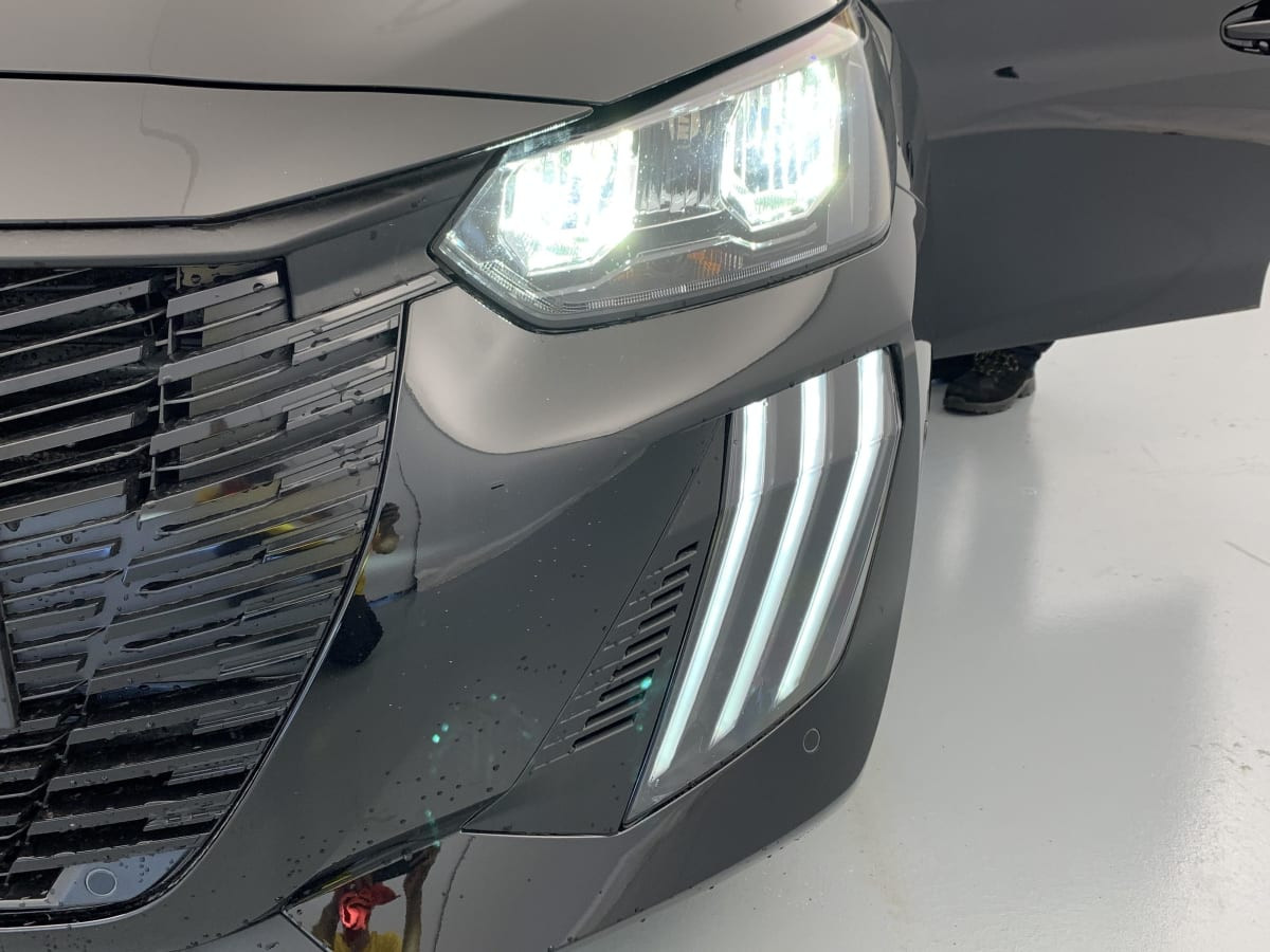 Vente en ligne Peugeot 208 Hybrid 110 ch e-DCS6 Allure au prix de 21 620 €