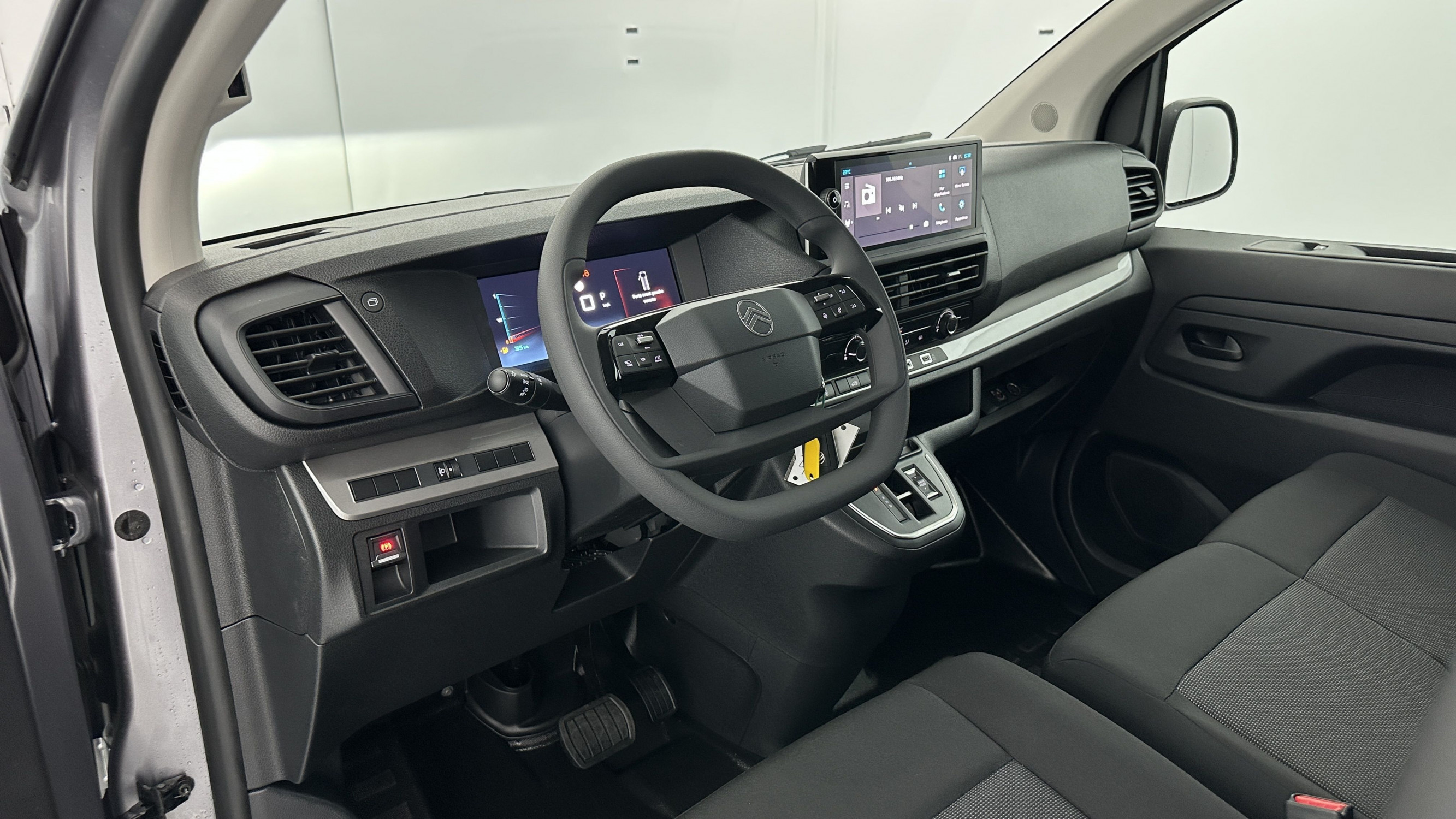 Vente en ligne Citroën Jumpy Fourgon JUMPY M 2.2 BlueHDi 180ch EAT8 au prix de 31 880 €