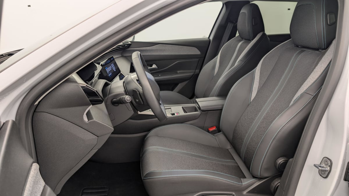 Vente en ligne Peugeot 408 Hybrid 136 e-DCS6 Allure au prix de 22 440 €