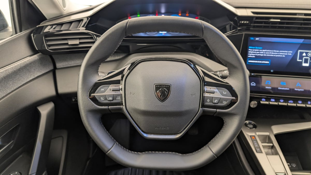 Vente en ligne Peugeot 408 Hybrid 136 e-DCS6 Allure au prix de 22 440 €