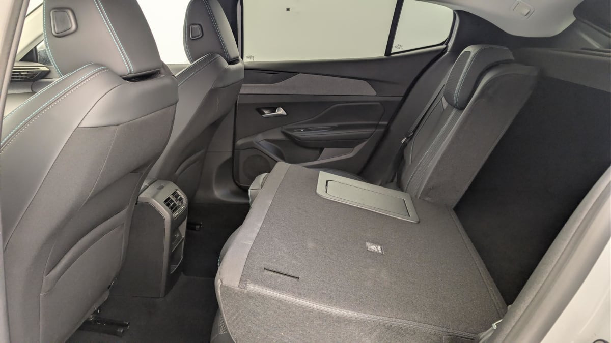 Vente en ligne Peugeot 408 Hybrid 136 e-DCS6 Allure au prix de 22 440 €