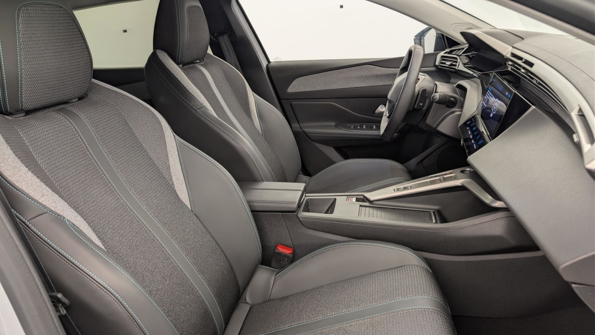 Vente en ligne Peugeot 408 Hybrid 136 e-DCS6 Allure au prix de 22 440 €