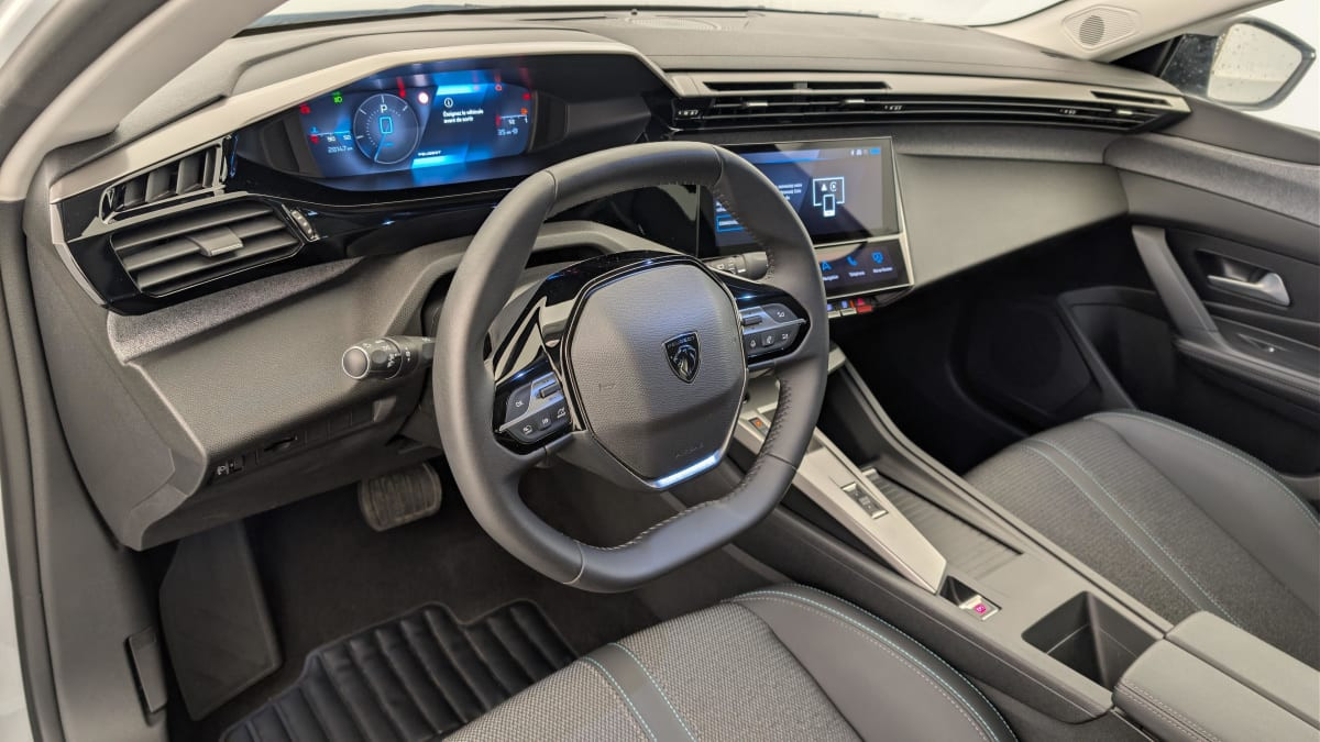 Vente en ligne Peugeot 408 Hybrid 136 e-DCS6 Allure au prix de 22 440 €