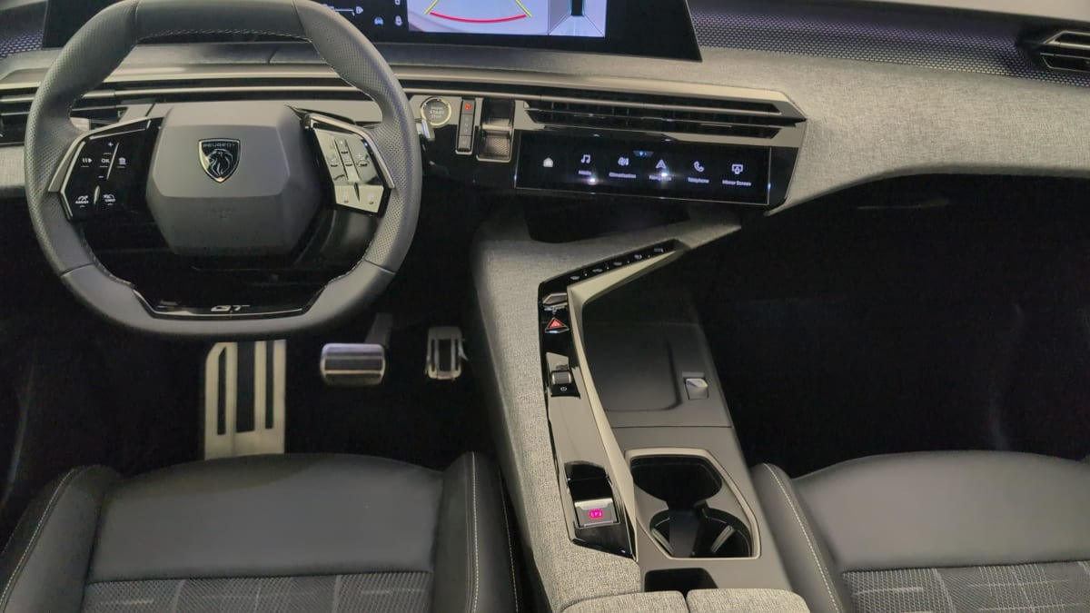 Vente en ligne Peugeot 5008 HYBRID 145CH E-DCS6 GT au prix de 31 090 €