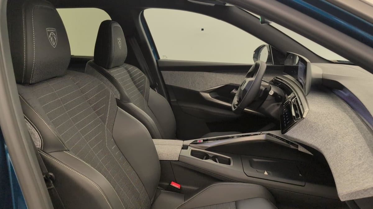 Vente en ligne Peugeot 5008 HYBRID 145CH E-DCS6 GT au prix de 31 090 €