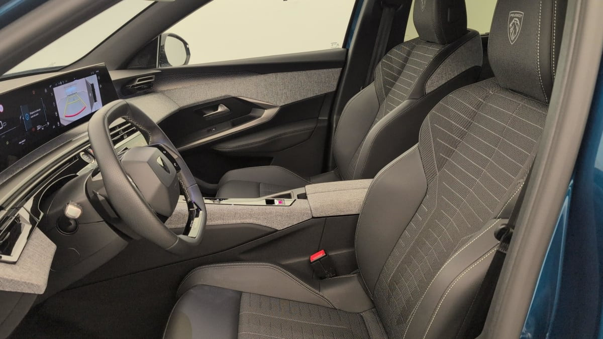 Vente en ligne Peugeot 5008 HYBRID 145CH E-DCS6 GT au prix de 31 090 €