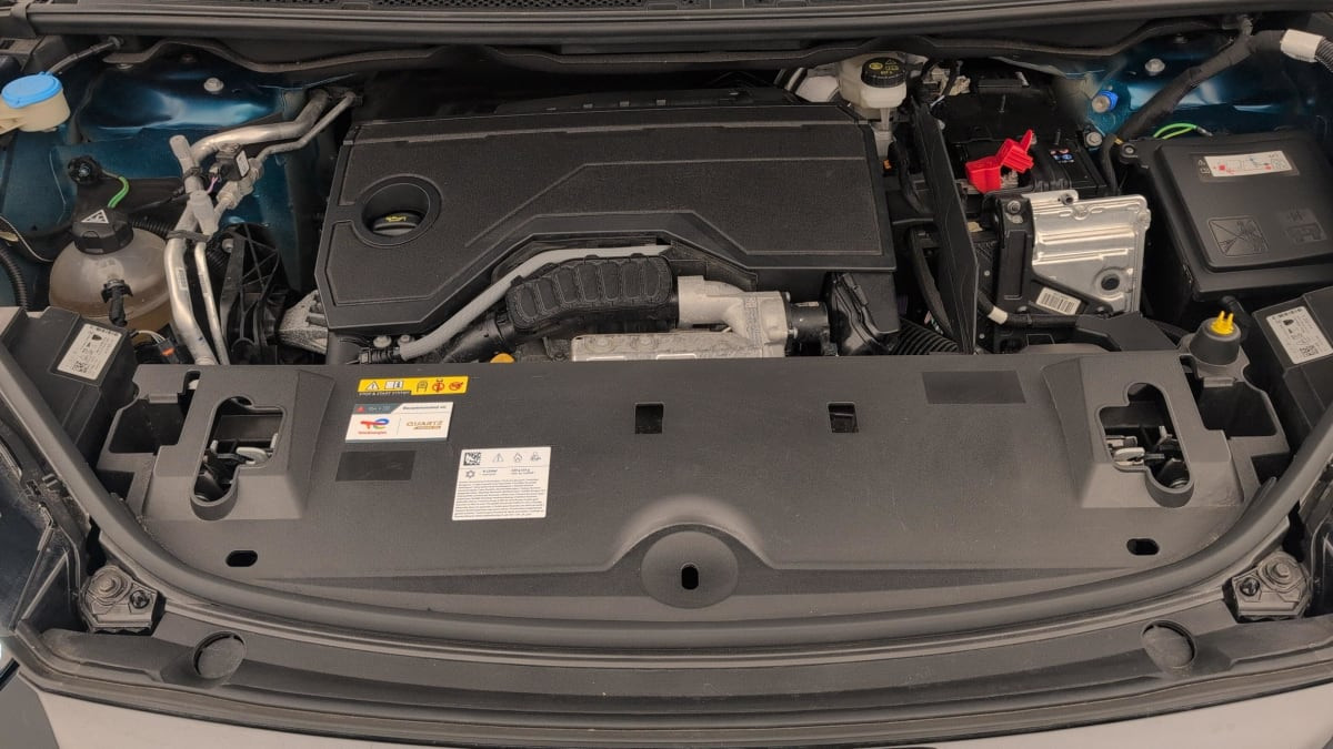 Vente en ligne Peugeot 5008 HYBRID 145CH E-DCS6 GT au prix de 31 090 €