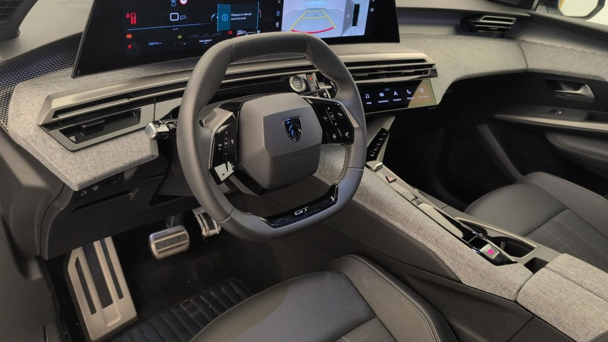 Vente en ligne Peugeot 5008 HYBRID 145CH E-DCS6 GT au prix de 31 090 €