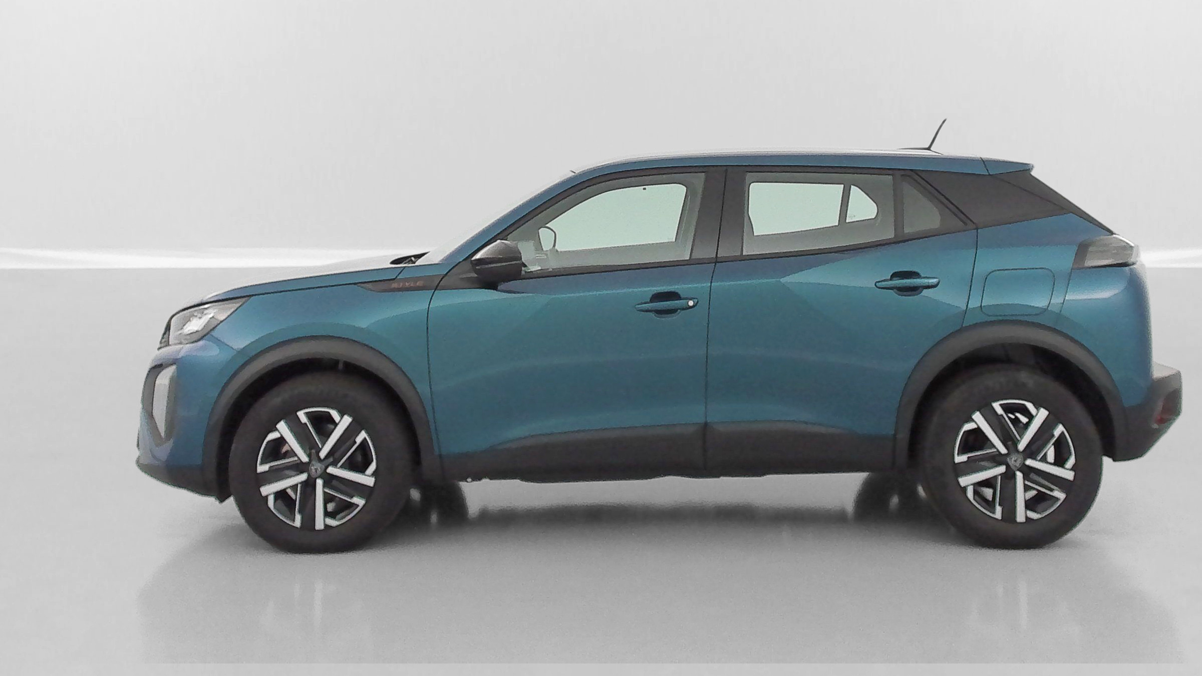 Vente en ligne Peugeot 2008 2008 II 1.2 Hybrid 145ch Style e-DCS6 au prix de 25 210 €