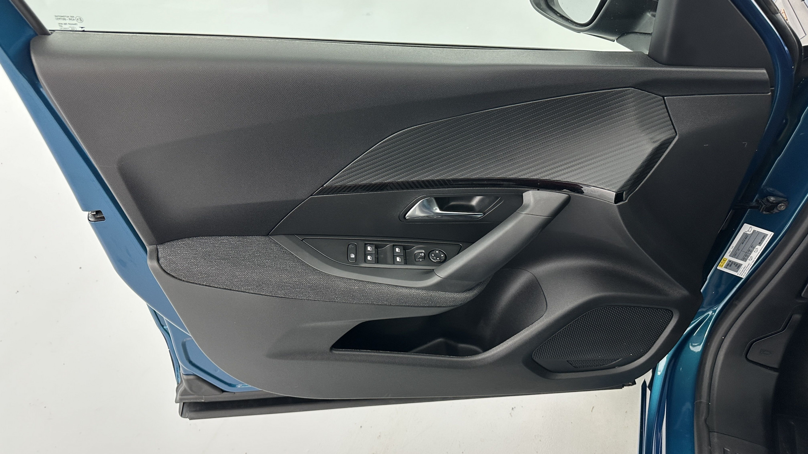 Vente en ligne Peugeot 2008 2008 II 1.2 Hybrid 145ch Style e-DCS6 au prix de 25 210 €