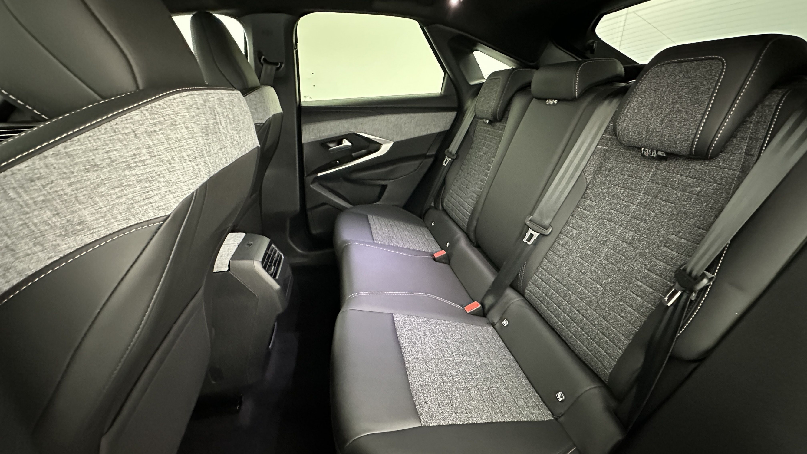 Vente en ligne Peugeot 3008 3008  III 1.2 Hybrid 145ch Allure e-DCS6 au prix de 28 900 €
