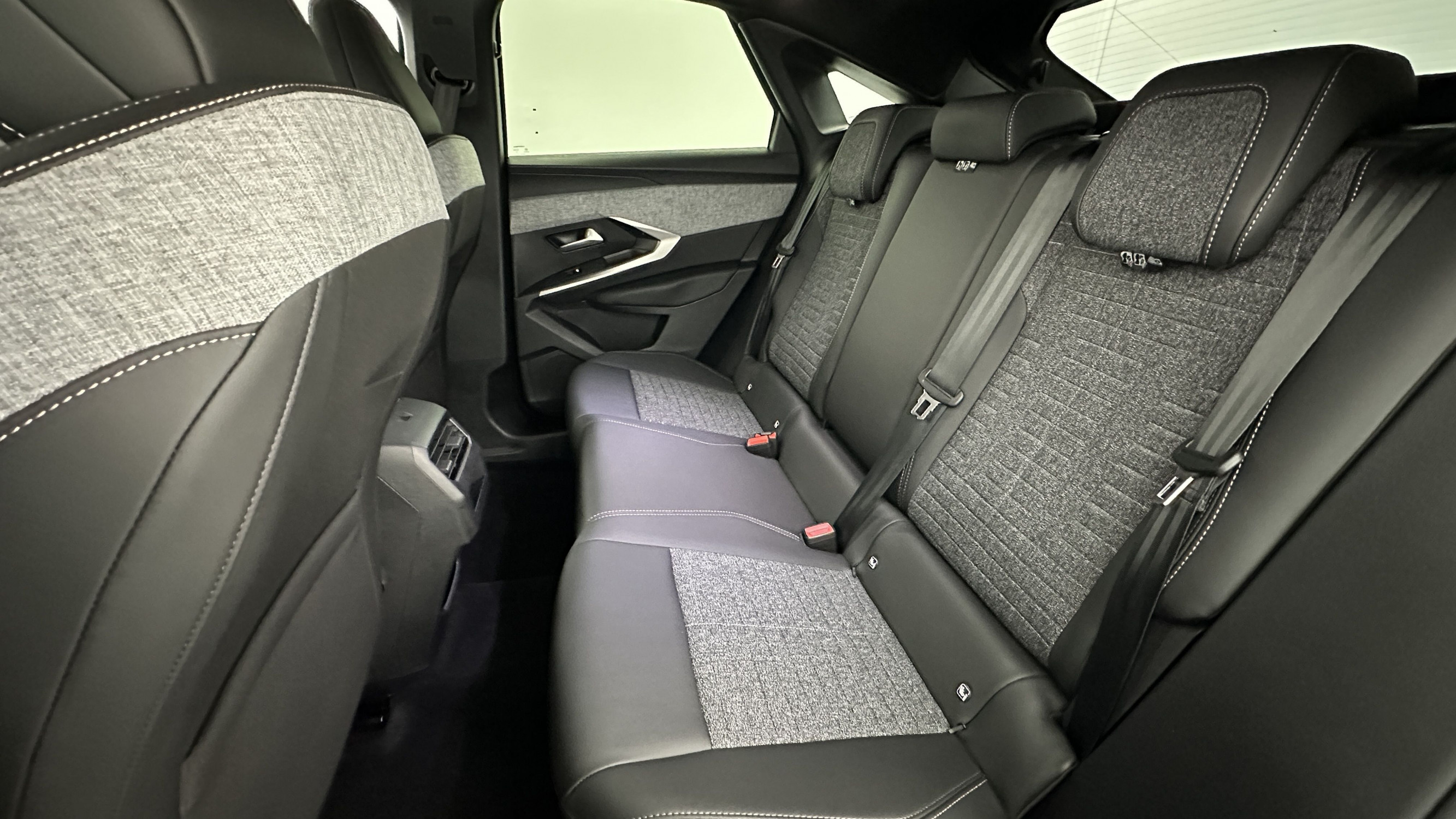 Vente en ligne Peugeot 3008 3008  III 1.2 Hybrid 145ch Allure e-DCS6 au prix de 28 900 €
