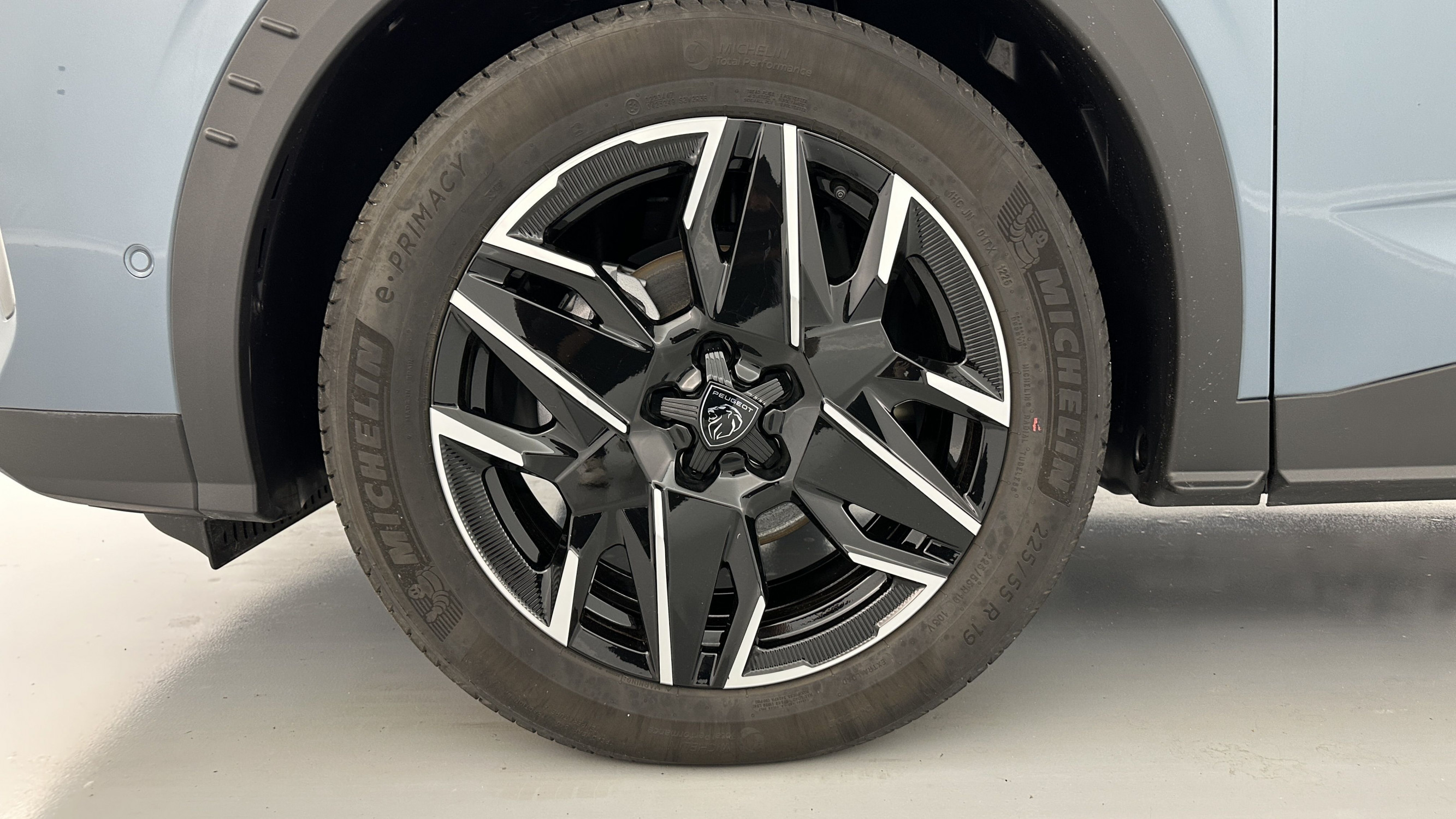 Vente en ligne Peugeot 3008 3008  III 1.2 Hybrid 145ch Allure e-DCS6 au prix de 28 900 €