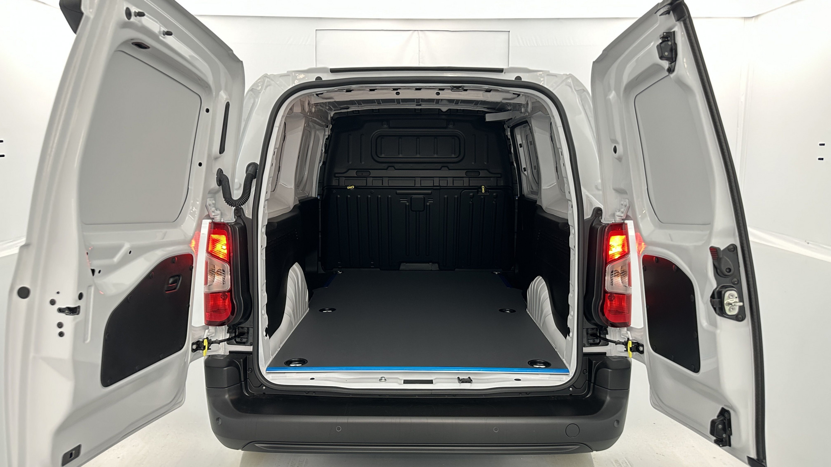 Vente en ligne Citroën Berlingo Fourgon BERLINGO VAN XL 950kg 1.5 BlueHDi 130ch EAT8 au prix de 26 600 €