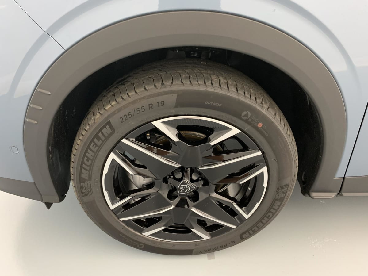 Vente en ligne Peugeot 5008 HYBRID 145 CH E-DCS6 ALLURE au prix de 32 110 €