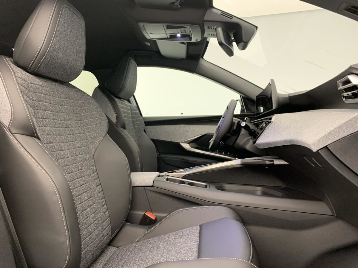 Vente en ligne Peugeot 5008 HYBRID 145 CH E-DCS6 ALLURE au prix de 32 110 €