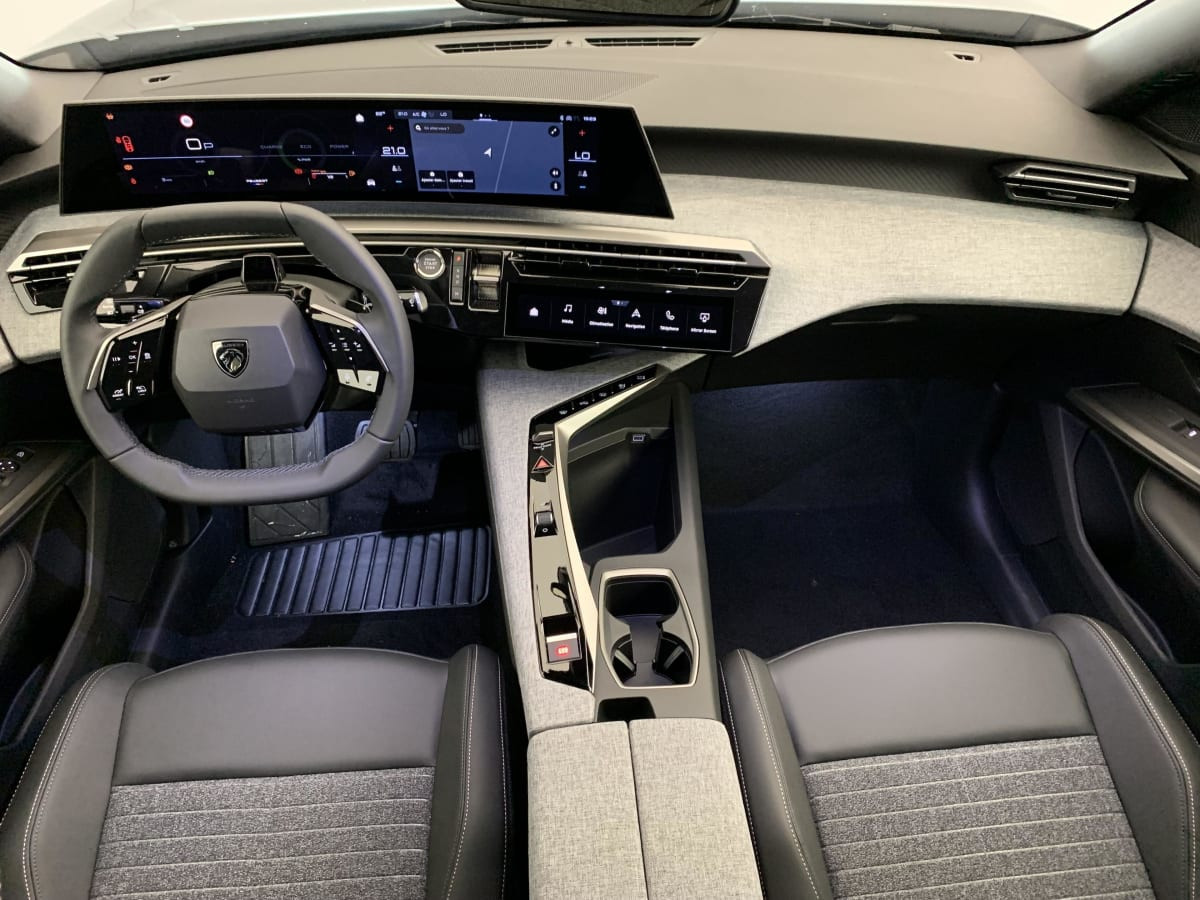 Vente en ligne Peugeot 5008 HYBRID 145 CH E-DCS6 ALLURE au prix de 32 110 €