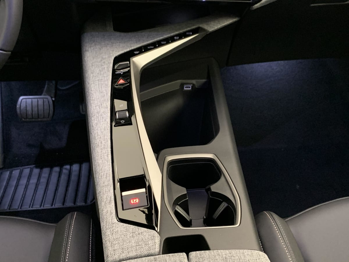 Vente en ligne Peugeot 5008 HYBRID 145 CH E-DCS6 ALLURE au prix de 32 110 €