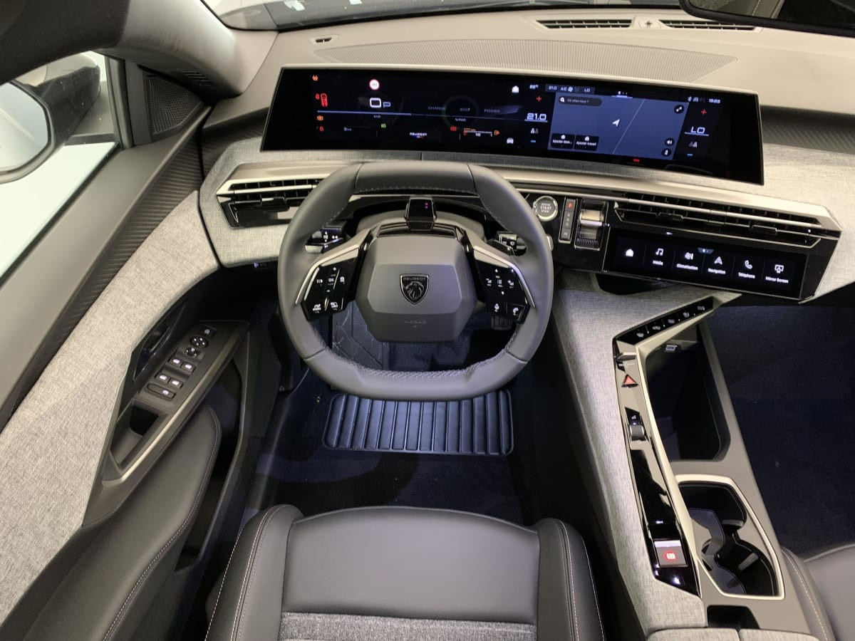 Vente en ligne Peugeot 5008 HYBRID 145 CH E-DCS6 ALLURE au prix de 32 110 €