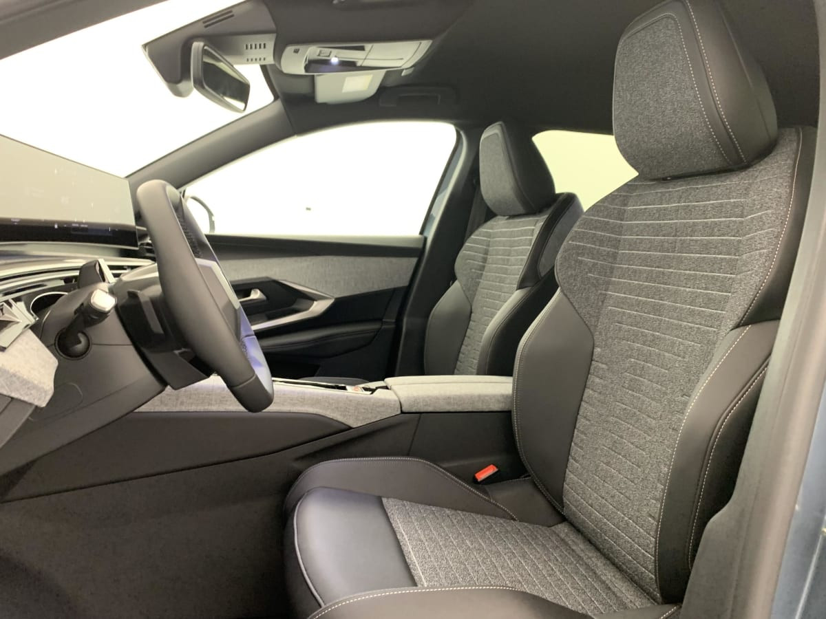 Vente en ligne Peugeot 5008 HYBRID 145 CH E-DCS6 ALLURE au prix de 32 110 €