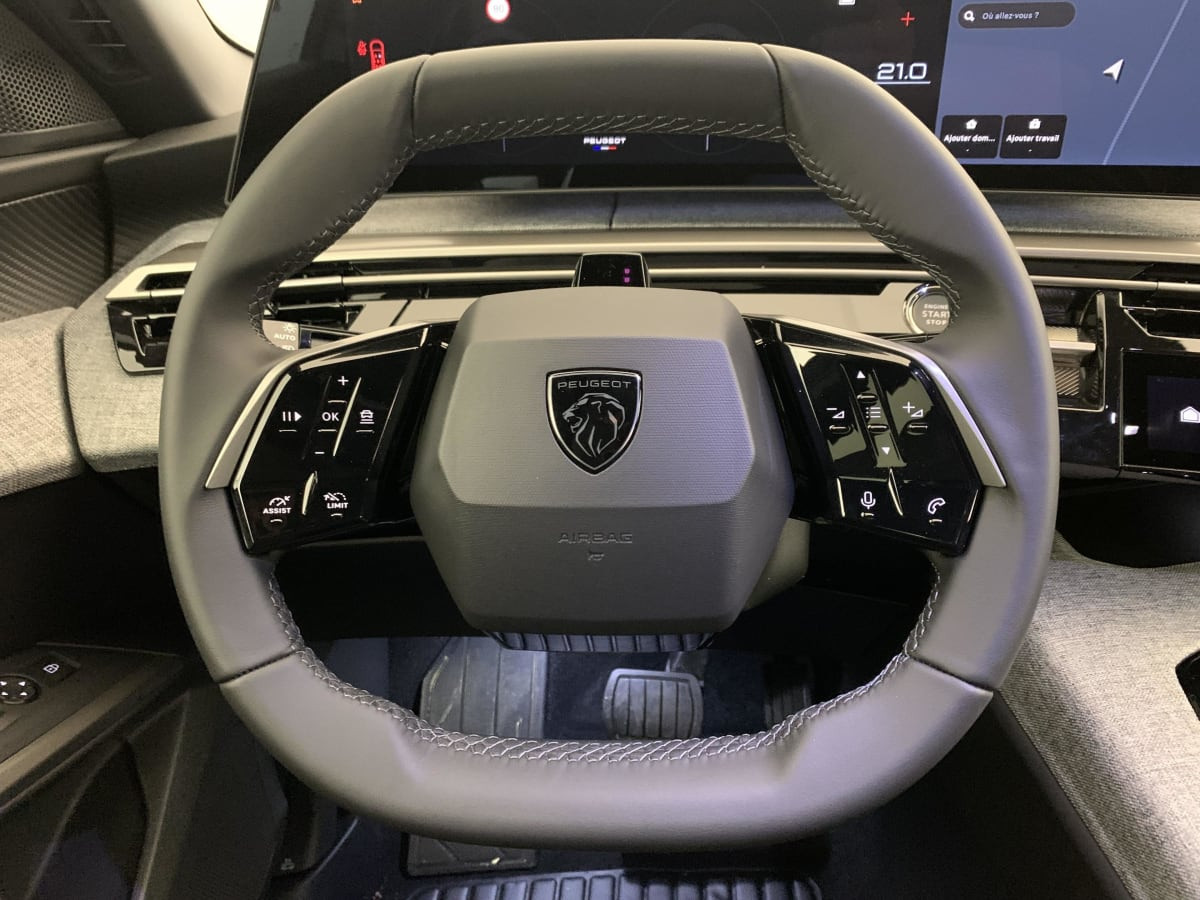 Vente en ligne Peugeot 5008 HYBRID 145 CH E-DCS6 ALLURE au prix de 32 110 €
