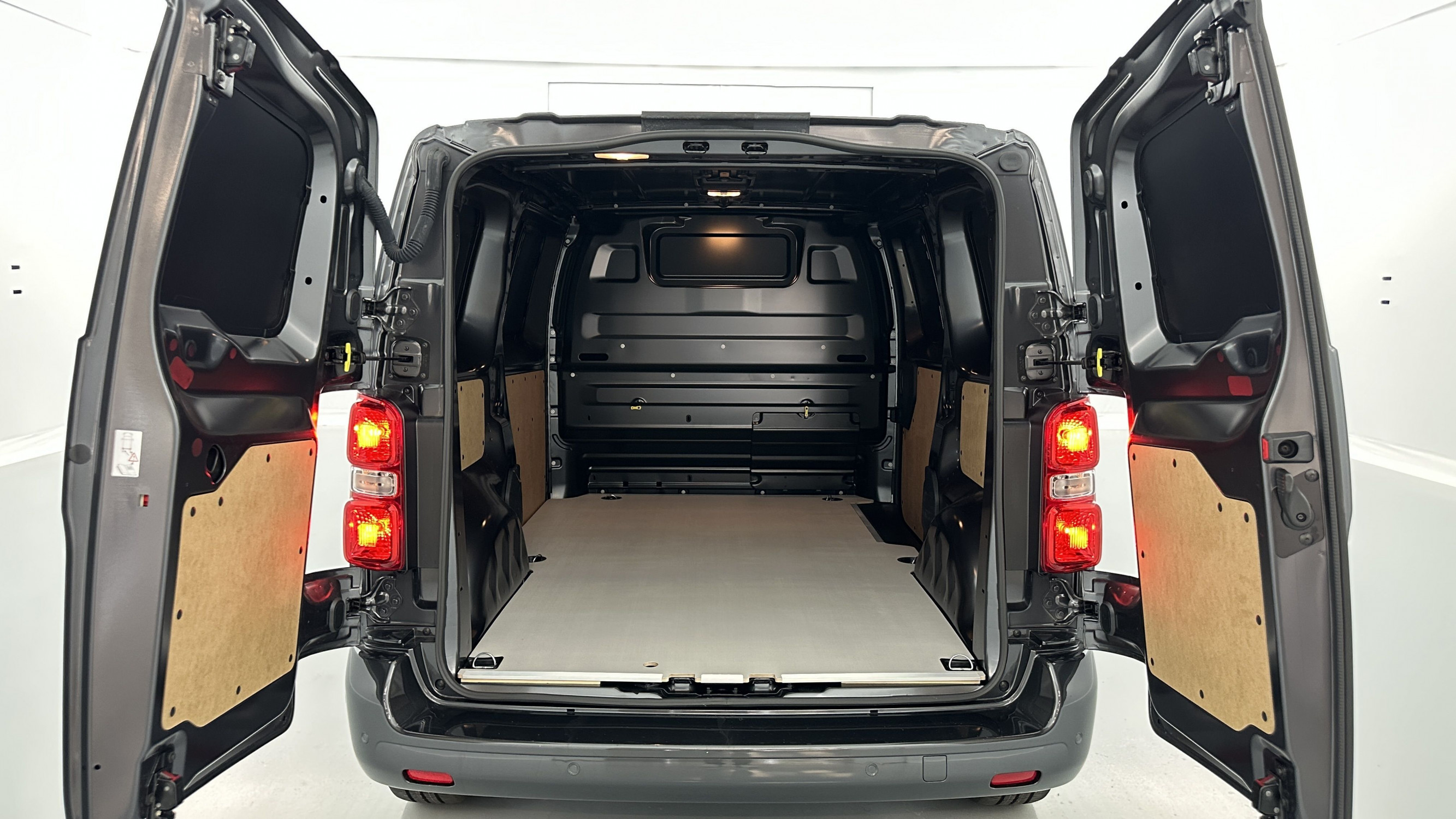 Vente en ligne Citroën Jumpy Fourgon JUMPY M 2.2 BlueHDi 180ch EAT8 au prix de 33 080 €