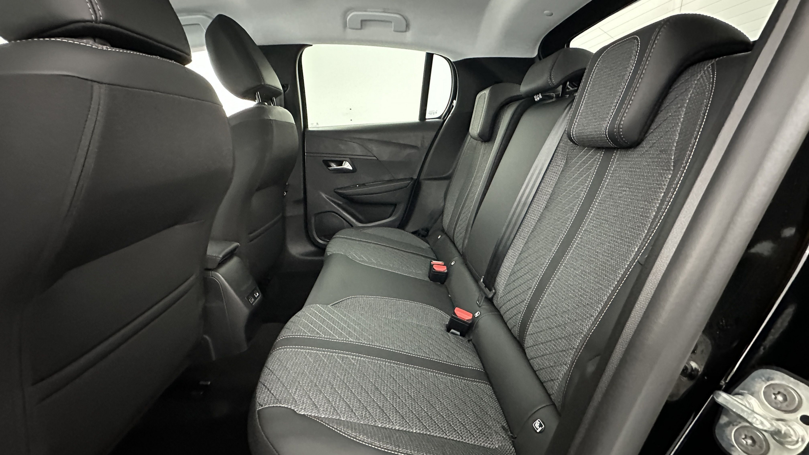 Vente en ligne Peugeot 208 208 1.2 Hybrid 110ch Allure e-DCS6 au prix de 22 900 €