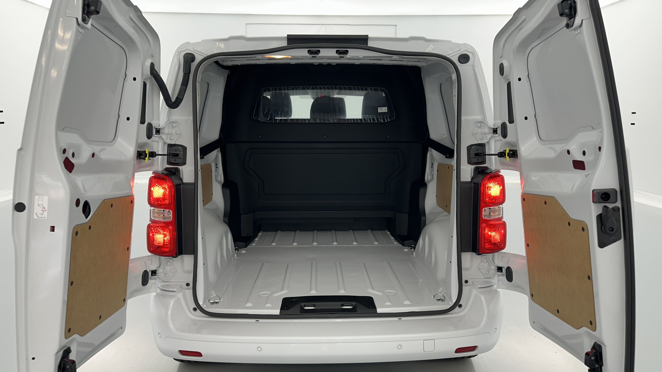 Vente en ligne Citroën Jumpy Fourgon JUMPY CA M 2.2 BlueHDi 180ch EAT8 au prix de 36 680 €