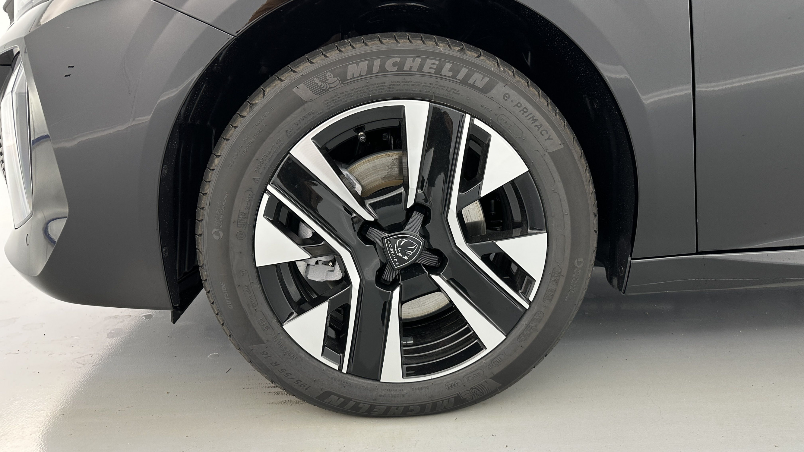 Vente en ligne Peugeot 208 208 1.2 Hybrid 110ch Allure e-DCS6 au prix de 22 900 €