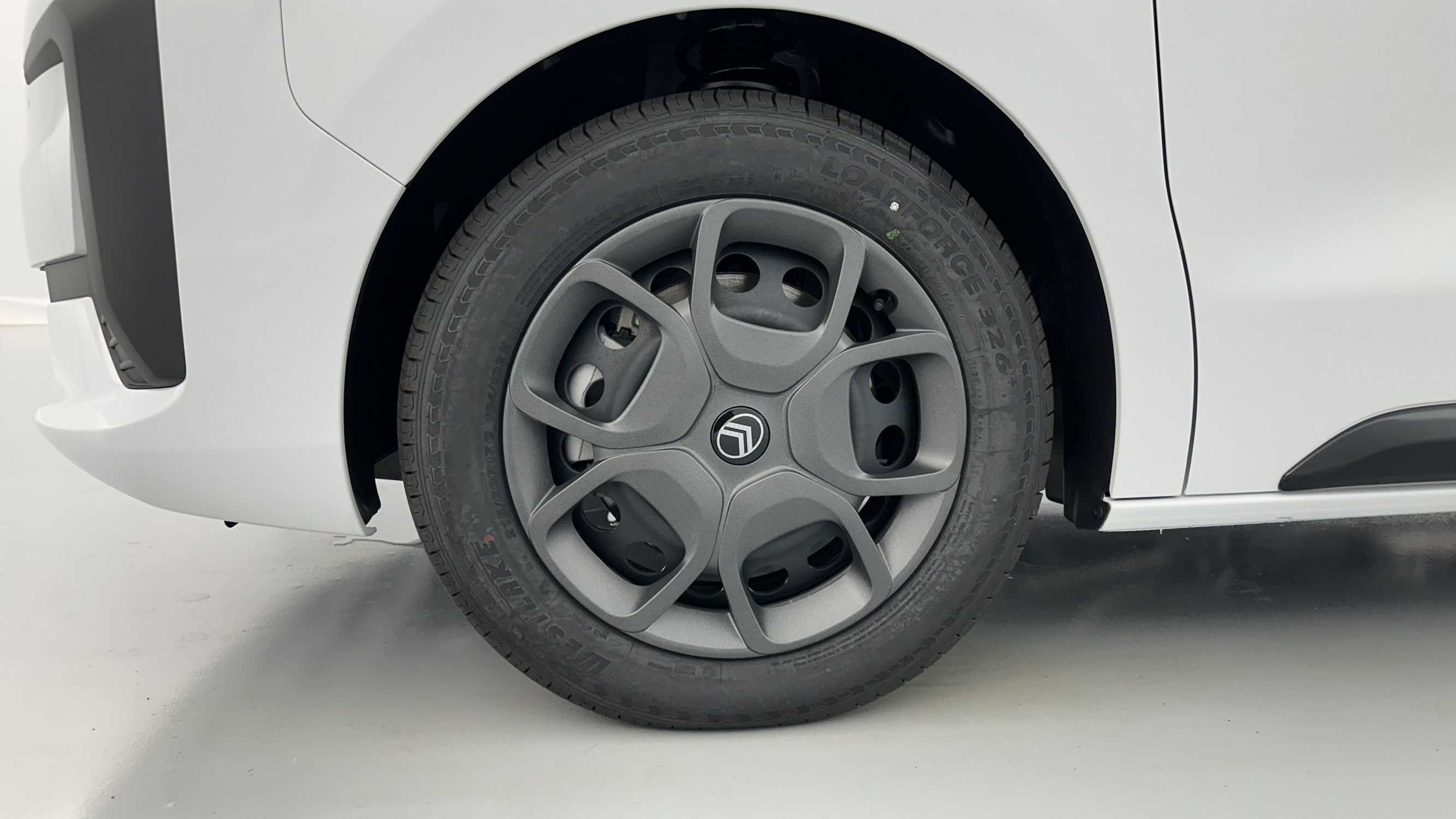 Vente en ligne Citroën Jumpy Fourgon JUMPY CA M 2.2 BlueHDi 180ch EAT8 au prix de 36 680 €