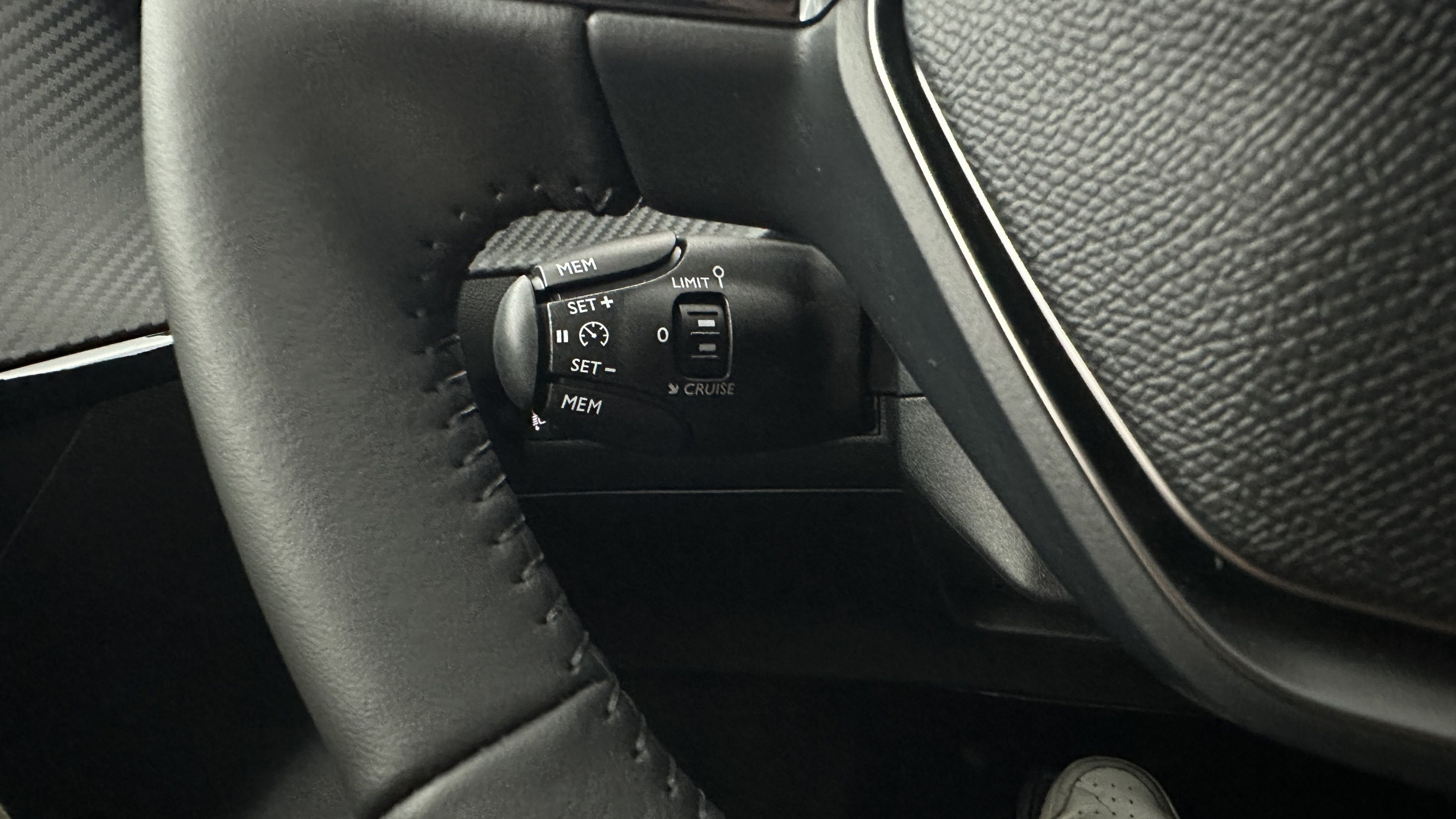 Vente en ligne Peugeot 208 208 1.2 Hybrid 110ch Allure e-DCS6 au prix de 22 900 €