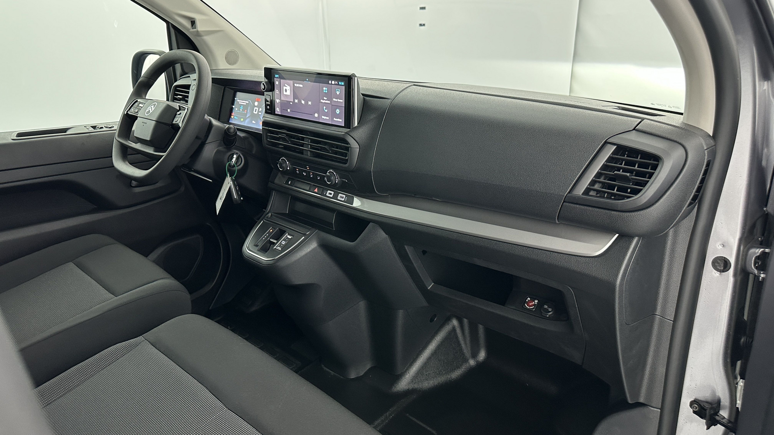 Vente en ligne Citroën Jumpy Fourgon JUMPY CA M 2.2 BlueHDi 180ch EAT8 au prix de 36 680 €